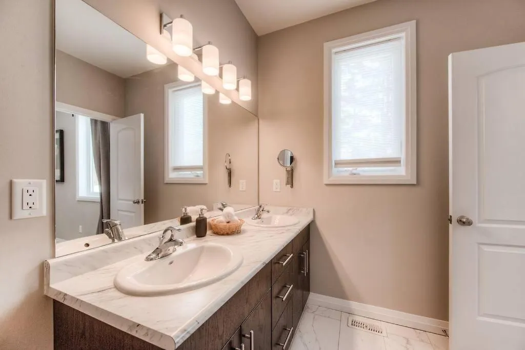 Riverside Villa Kitchener Canada